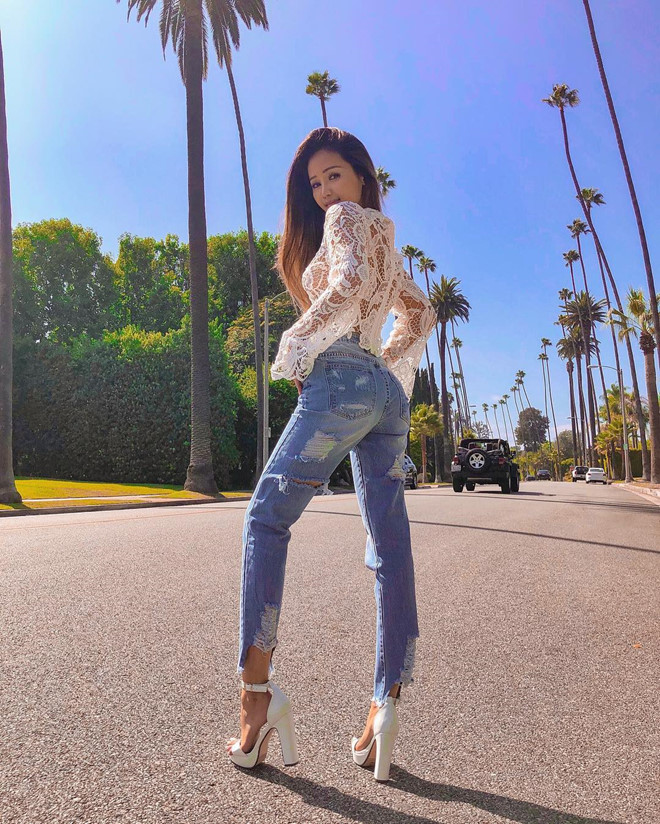 Thạc sĩ 9X gốc Việt nổi tiếng trên mạng nhờ sở hữu thân hình bốc lửa-9