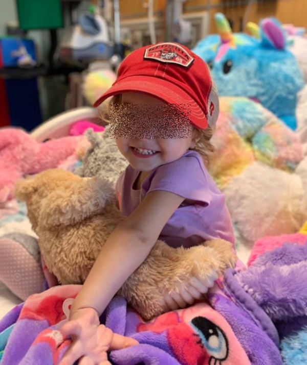 Bé 2 tuổi bị ung thư buồng trứng, cảnh báo dấu hiệu nguy hiểm cha mẹ không nên bỏ qua-1