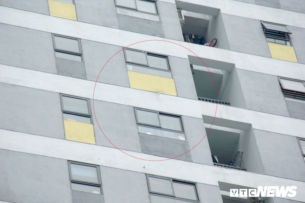 Bé trai 5 tuổi rơi từ chung cư thiệt mạng: Hàng loạt gia đình chưa lắp chấn song cửa sổ-3