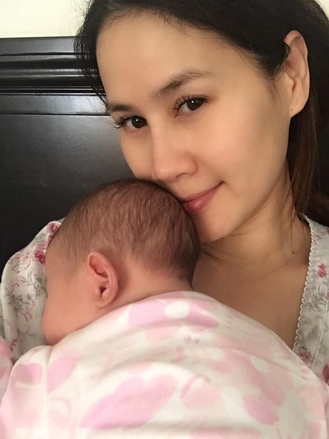 Đầy tháng con gái Thân Thúy Hà, cư dân mạng mới phát hiện ra điều này-7