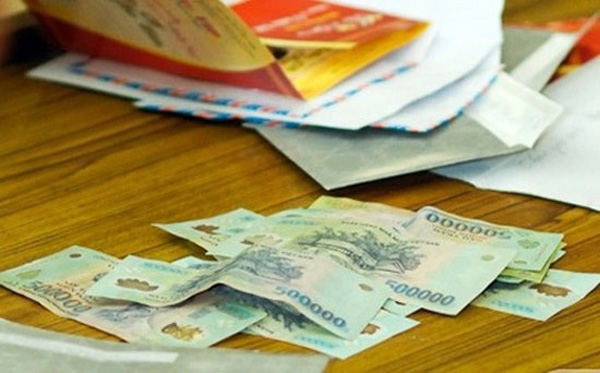 Cô dâu lên mạng than lỗ nặng vì đãi tiệc hơn 4 triệu/mâm, khách đi 3 người mừng 200 nghìn, dân mạng cãi nhau chí chóe-2