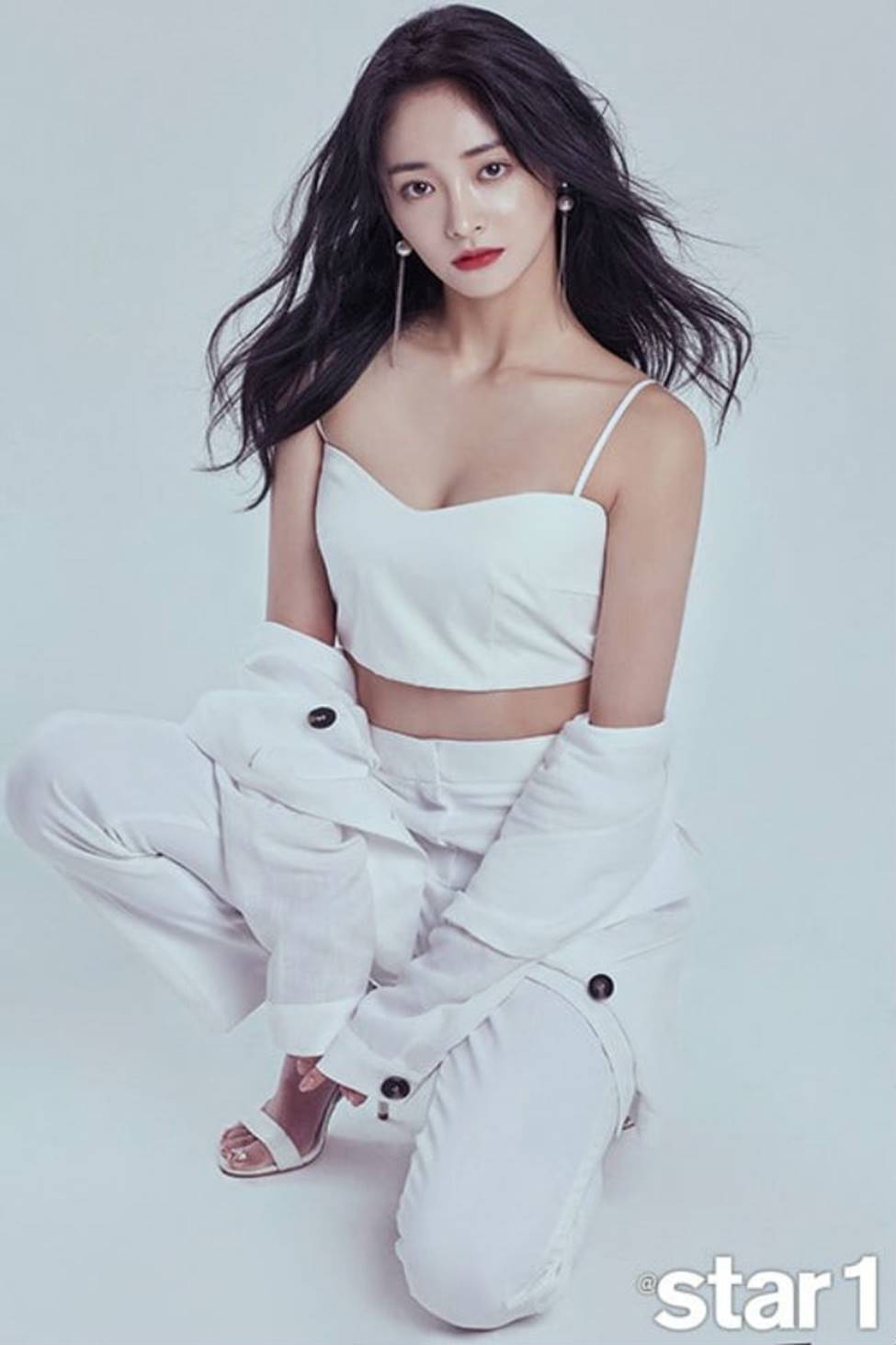 Dung mạo như hoa của bạn gái tin đồn thiếu gia giàu nhất Trung Quốc-2