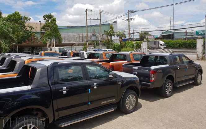 Tranh mua loại ô tô cồng kềnh: Phí chưa tăng đã bị dân buôn ăn chặn-1