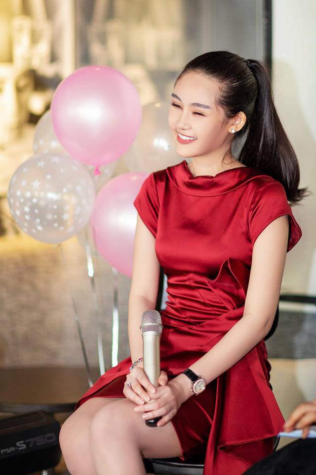 Ngân Anh so với thời mới đăng quang: Nhan sắc ngày càng khác lạ, môi không còn sưng phồng-7