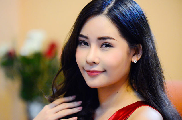 Ngân Anh so với thời mới đăng quang: Nhan sắc ngày càng khác lạ, môi không còn sưng phồng-2