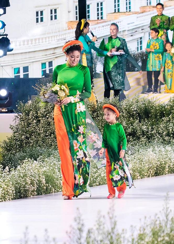 Tiểu Hoa hậu nhà Hà Kiều Anh xinh như thiên thần trình diễn áo dài-3