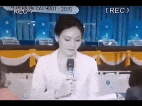 Nữ MC truyền hình bị đâm tuốc nơ vít vào cổ ngay trước khi lên sóng