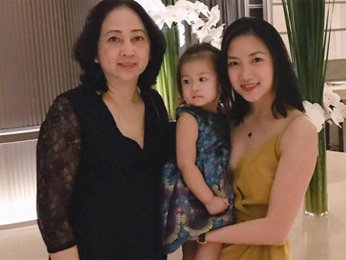 Nhìn bức ảnh này, cư dân mạng không khỏi xót xa cuộc sống làm vợ người nổi tiếng của bà xã 9x Lam Trường-5