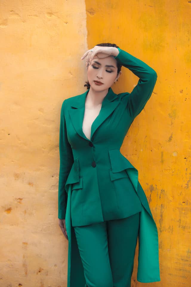 Nhan sắc rạng rỡ của nữ ca sĩ vừa trở về Việt Nam sau 15 năm biệt xứ vì scandal ảnh nóng-7