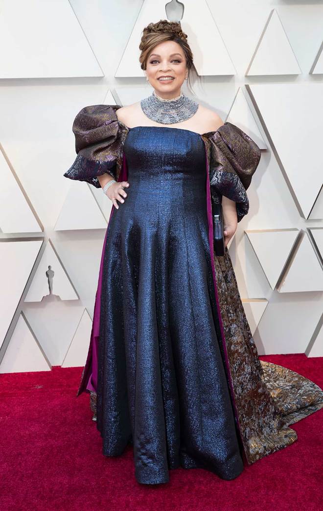 Top 10 bộ cánh thảm họa tuần qua: bất ngờ nhất là tấm mền của Công nương Meghan-11