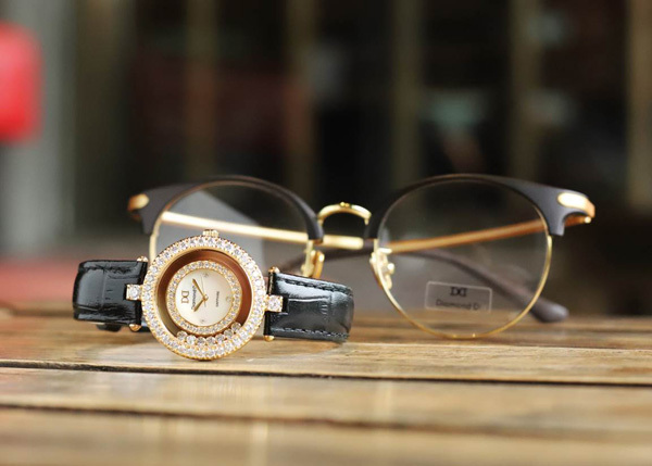 Quà đặc biệt 8/3: đồng hồ Diamond D giảm giá 20%-1