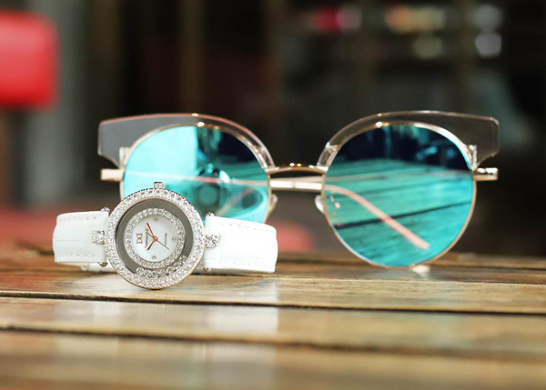 Quà đặc biệt 8/3: đồng hồ Diamond D giảm giá 20%-6