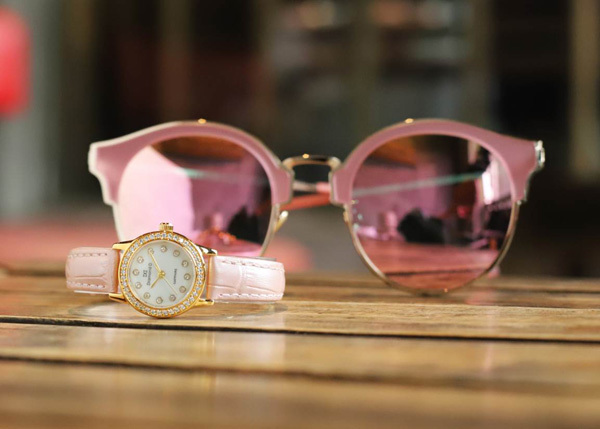 Quà đặc biệt 8/3: đồng hồ Diamond D giảm giá 20%-8