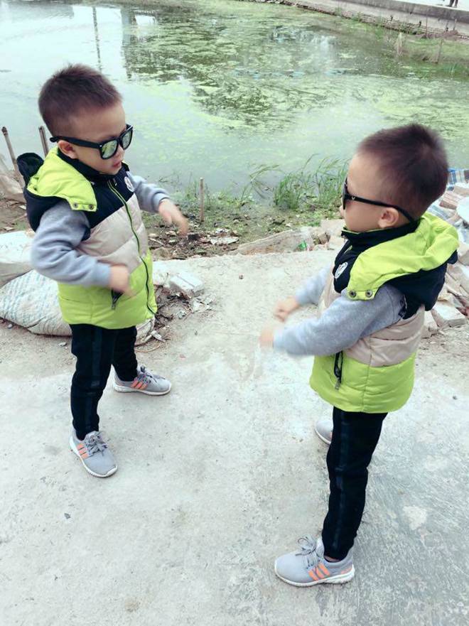 La cà sau tan học, bé trai lớp 1 úp mặt xuống ruộng, ảnh đời thường gây ngỡ ngàng-4