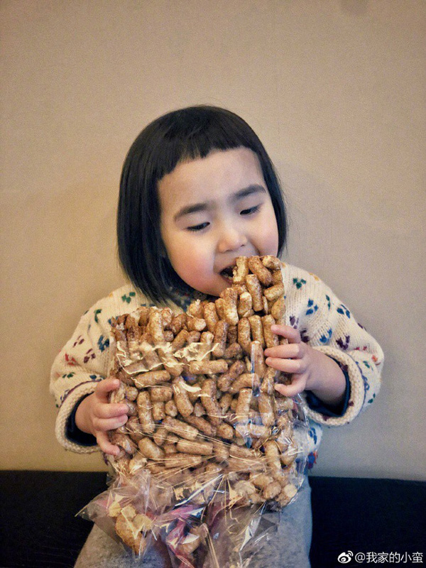 Cô bé thánh ăn ngày nào từng khiến hàng triệu bố mẹ khao khát giờ đây gây sốt với vẻ ngoài lung linh và vẫn ăn cả thế giới-9