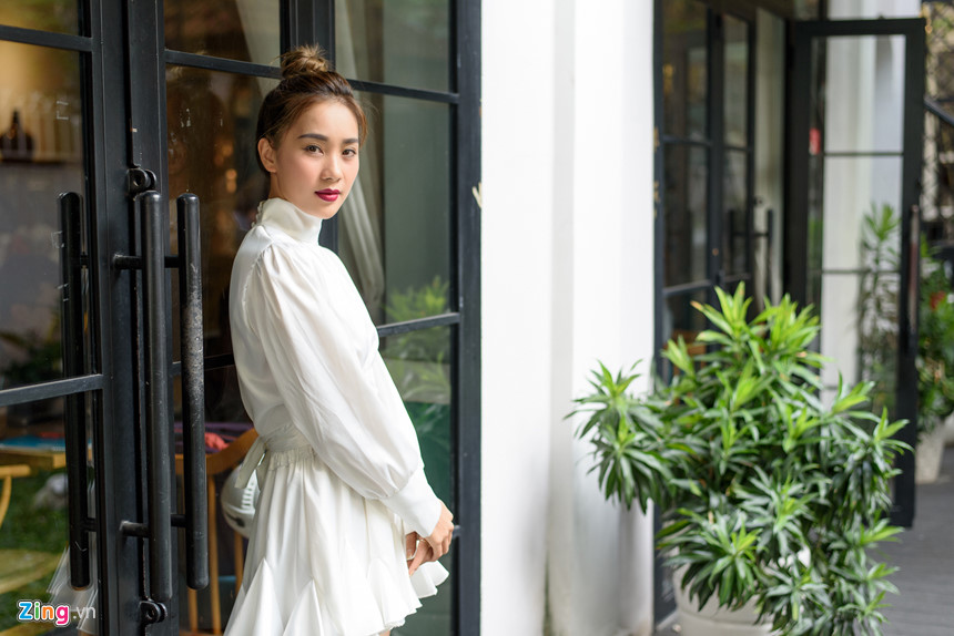 Phạm Lịch một năm sau vụ tố quấy rối: Xinh đẹp hơn và đã có bạn trai-8