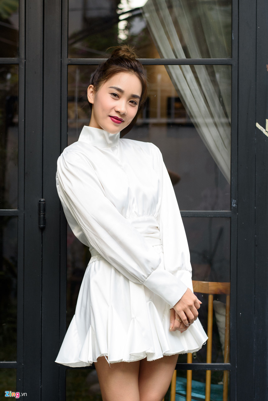 Phạm Lịch một năm sau vụ tố quấy rối: Xinh đẹp hơn và đã có bạn trai-10