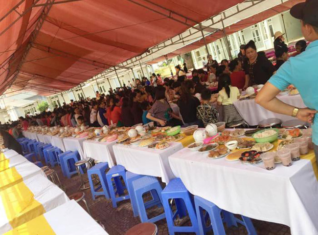 Choáng với bữa tiệc quê hơn 300 mâm cỗ đề huề 20 món, thú vị nhất là đồ uống tráng miệng-2