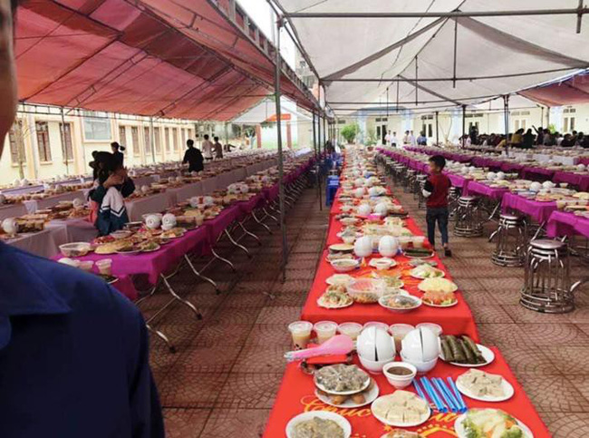 Choáng với bữa tiệc quê hơn 300 mâm cỗ đề huề 20 món, thú vị nhất là đồ uống tráng miệng-3