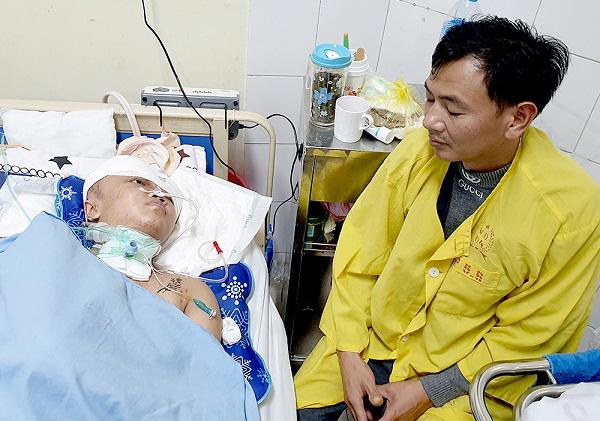 Cô gái 19 tuổi đầu biến dạng chia làm hai nửa và ánh mắt nhòe lệ cầu xin sự sống-2