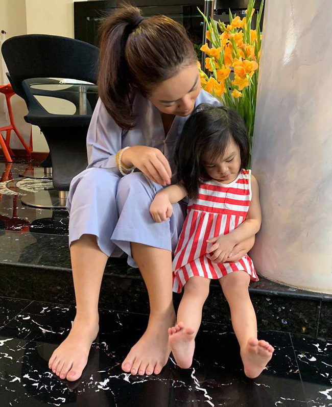 Con gái Phạm Quỳnh Anh ngọng líu ngọng lô” mếu máo An không đến nớp”-1