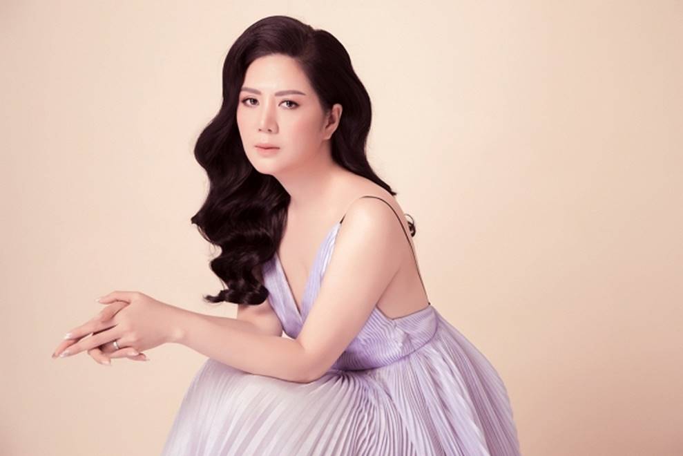 Nhan sắc mặn mà khó cưỡng của ca sĩ Đinh Hiền Anh sau khi kết hôn-1