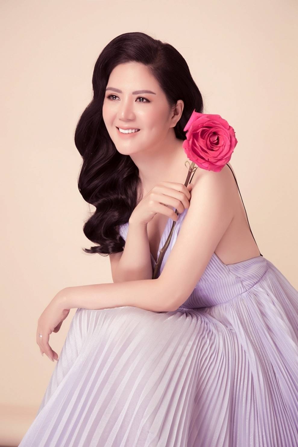 Nhan sắc mặn mà khó cưỡng của ca sĩ Đinh Hiền Anh sau khi kết hôn-2