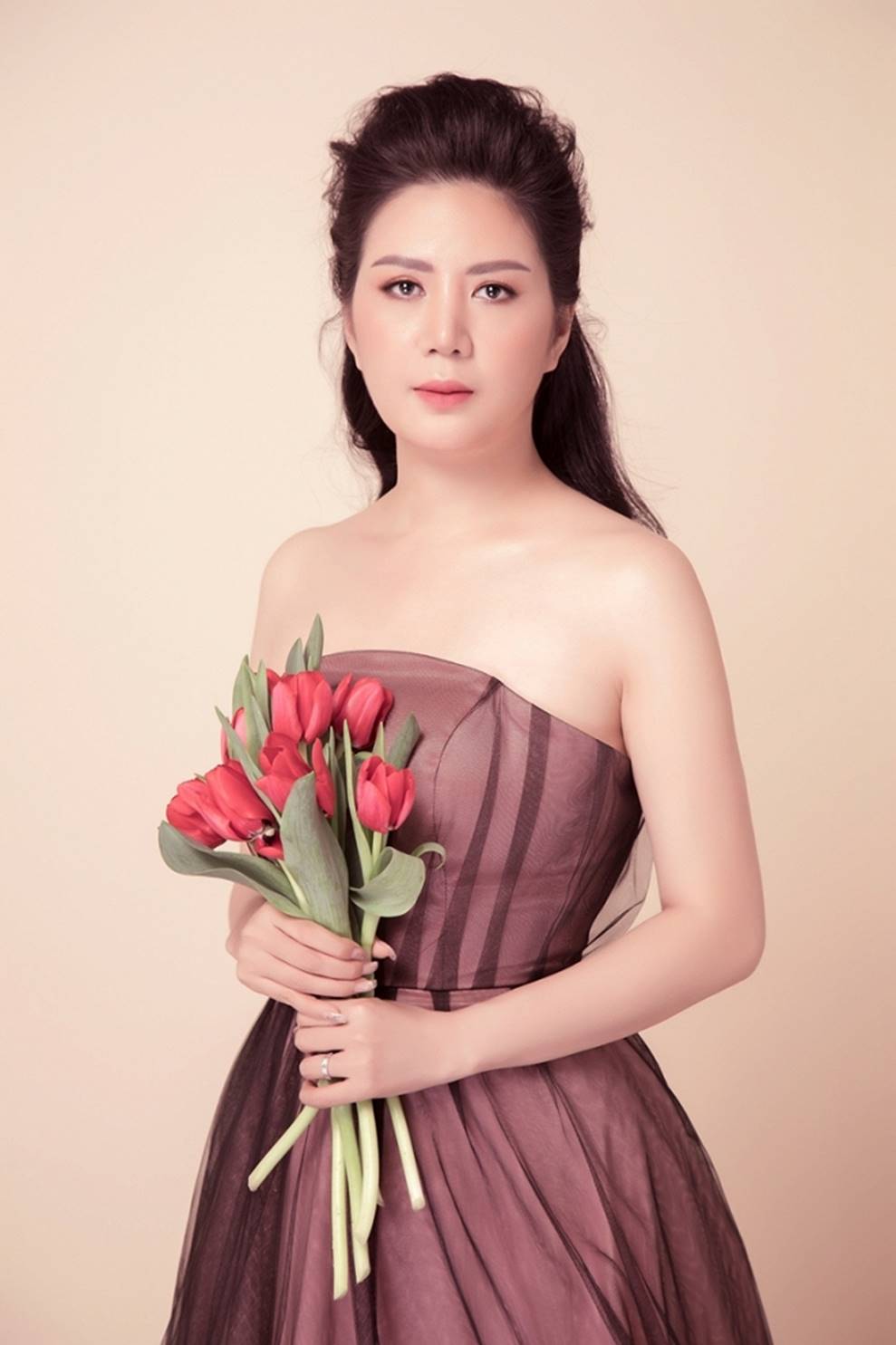 Nhan sắc mặn mà khó cưỡng của ca sĩ Đinh Hiền Anh sau khi kết hôn-6