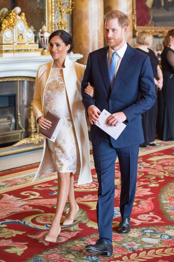 Công nương Kate và Meghan lần đầu tiên tái hợp, chạm mặt nhau kể từ Giáng sinh năm ngoái, hành động khác lạ của cả hai khiến dân tình chú ý-3