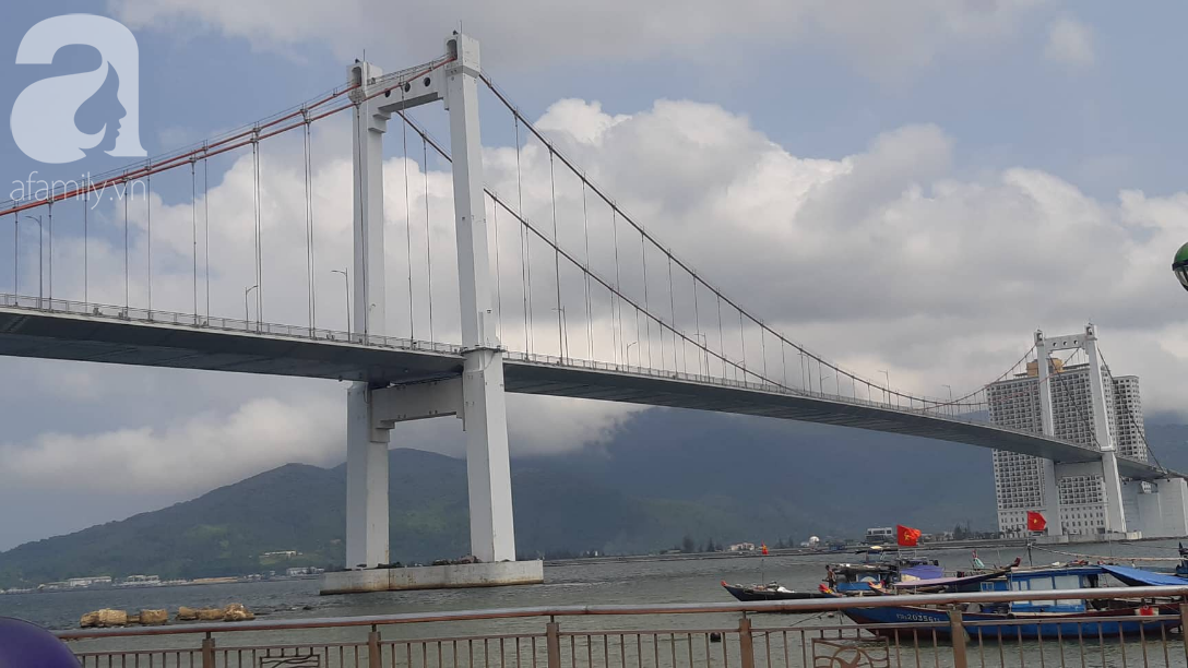 Vụ bé gái 8 tuổi bị cha giết rồi vứt xác xuống sông Hàn: Người nhà mỏi mòn chờ thợ lặn tìm thi thể bé-4