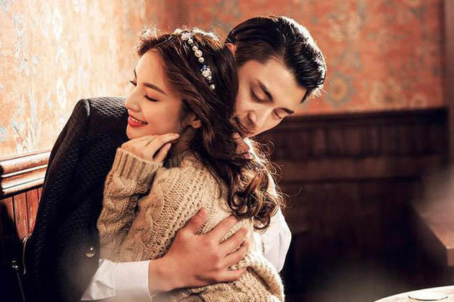 Hớn hở đi chọn quà 8/3 cho vợ, chồng trẻ bàng hoàng khi nhìn thấy cảnh tượng diễn ra ở cửa hàng trang sức-2