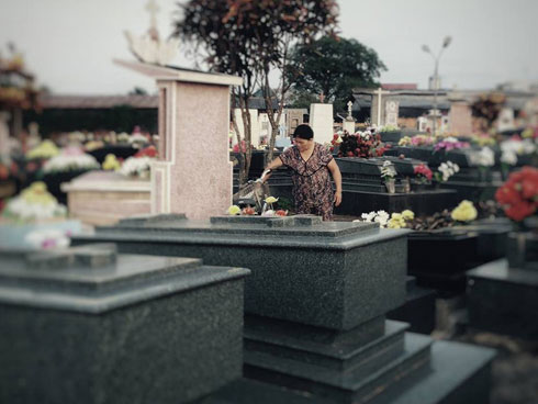 Bức ảnh ông cụ bới tìm đồ ăn trong xe rác và nỗi ám ảnh suốt 9 năm của tác giả-4