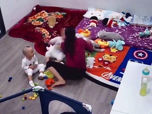 Thắt lòng chia sẻ của bà mẹ có con 23 tháng tuổi bị người giúp việc bạo hành