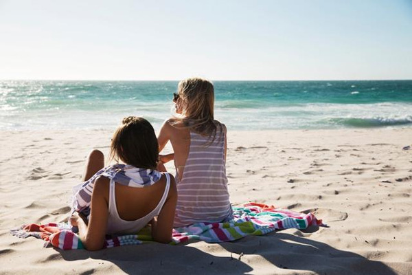 Xem máy tính của chồng, vợ chết đứng khi thấy ảnh khỏa thân của chị gái ruột-2