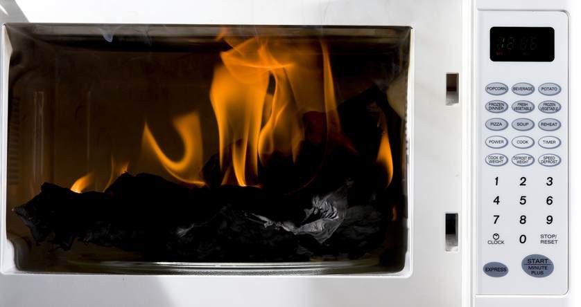Những sai lầm khi dùng lò vi sóng nếu biết bạn cũng phải giật mình-3