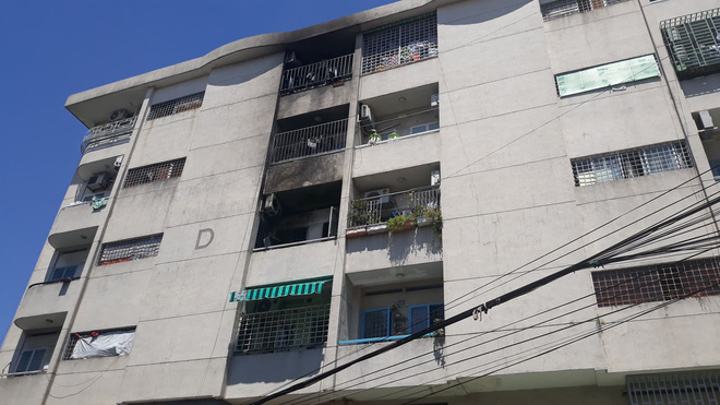 Chung cư ở Sài Gòn bốc cháy ngùn ngụt, cư dân ôm tài sản tháo chạy tán loạn giữa trưa-1