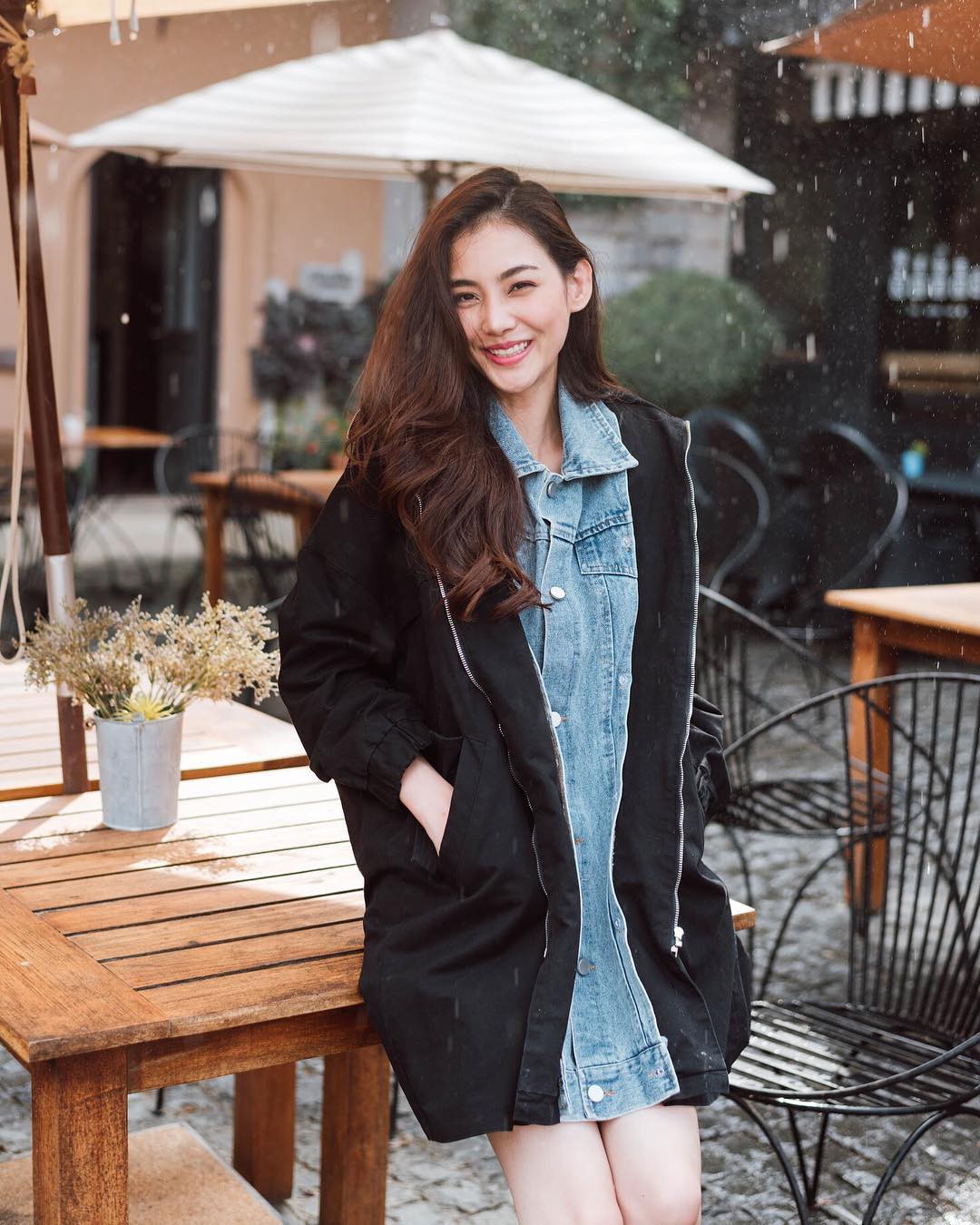 Giờ đi đâu cũng thấy chị em để tóc xoăn sóng nước, và chỉ tốn 7 phút giúp bạn hoàn thiện kiểu tóc này-1