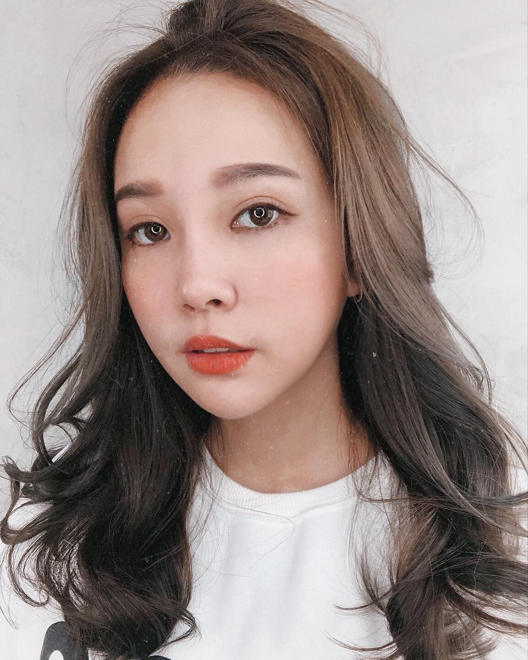 Giờ đi đâu cũng thấy chị em để tóc xoăn sóng nước, và chỉ tốn 7 phút giúp bạn hoàn thiện kiểu tóc này-2