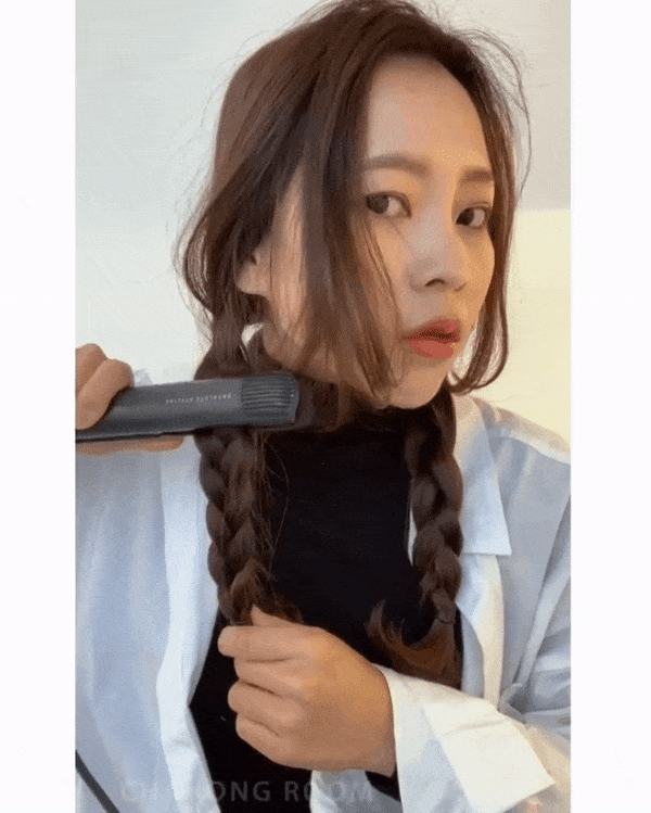 Giờ đi đâu cũng thấy chị em để tóc xoăn sóng nước, và chỉ tốn 7 phút giúp bạn hoàn thiện kiểu tóc này-7