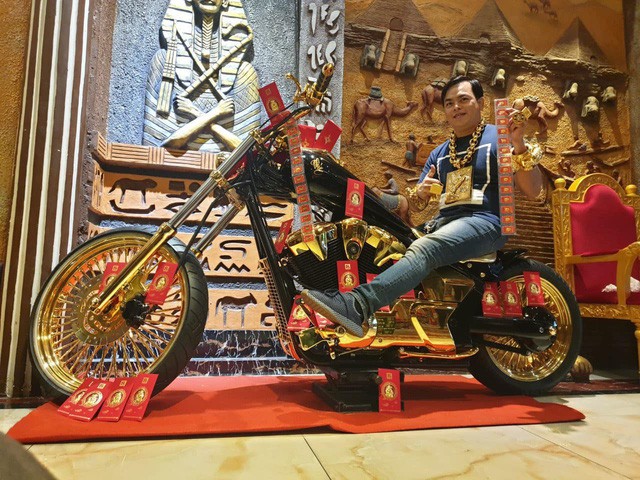 Bộ sưu tập mô tô tiền tỷ của người đàn ông đeo nhiều vàng nhất Việt Nam Phúc XO, dàn xe biển ngũ quỹ ít ai biết-3