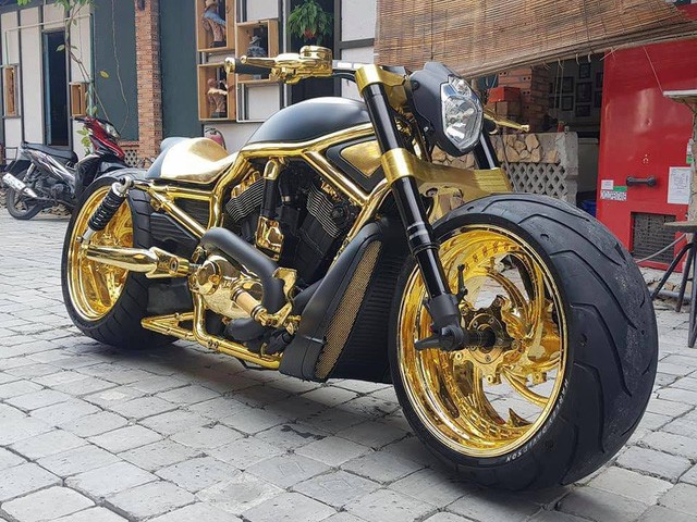 Bộ sưu tập mô tô tiền tỷ của người đàn ông đeo nhiều vàng nhất Việt Nam Phúc XO, dàn xe biển ngũ quỹ ít ai biết-5