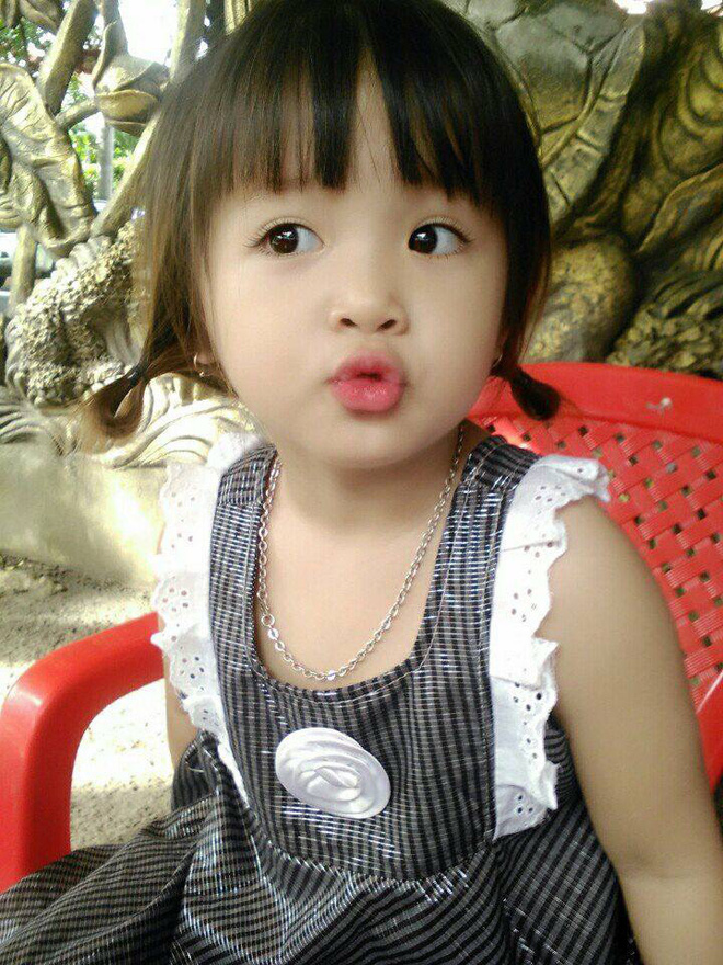 Mẹ sinh con bằng cả mạng sống” và hình ảnh bé 4 tuổi tất bật làm việc nhà gây tranh cãi-5