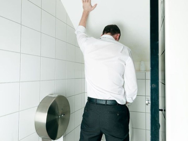 Buồn tiểu đi ngay để tốt cho thận hoá ra là sai lầm: Hãy nghe chuyên gia phân tích tác hại-1