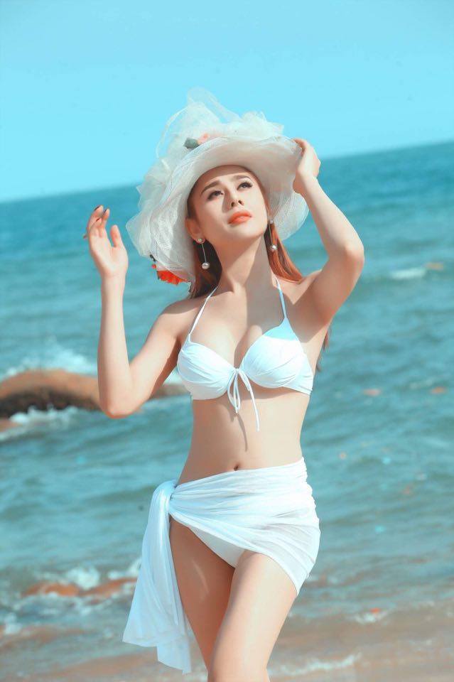 3 mỹ nhân chuyển giới Hương Giang - Nhật Hà - Lâm Khánh Chi đọ dáng bikini: Ai xuất sắc nhất?-10