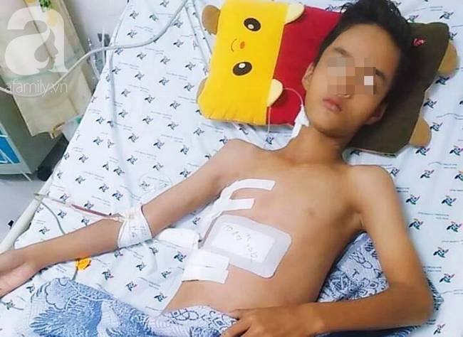 Tai nạn đau lòng: Đi làm mướn nuôi cha tâm thần, bé trai 13 tuổi bị thanh sắt máy cắt lúa đâm xuyên thấu ngực-1