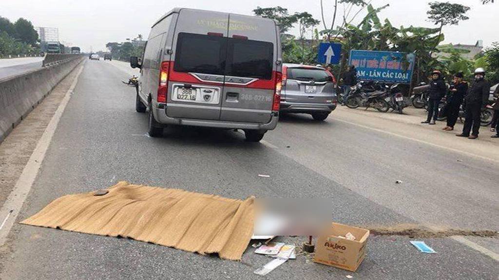 Tiết lộ khó tin về xe khách lao đuôi xe container khiến cán bộ công an tử vong-2