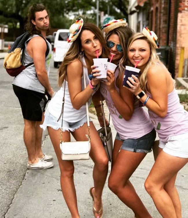 Khôi hài khoảnh khắc bị phá đám khi đang chụp ảnh sống ảo-5