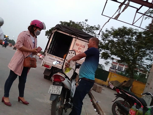 Hà Nội: Người dân cắn răng mua gần 35.000 đồng/lít xăng-3