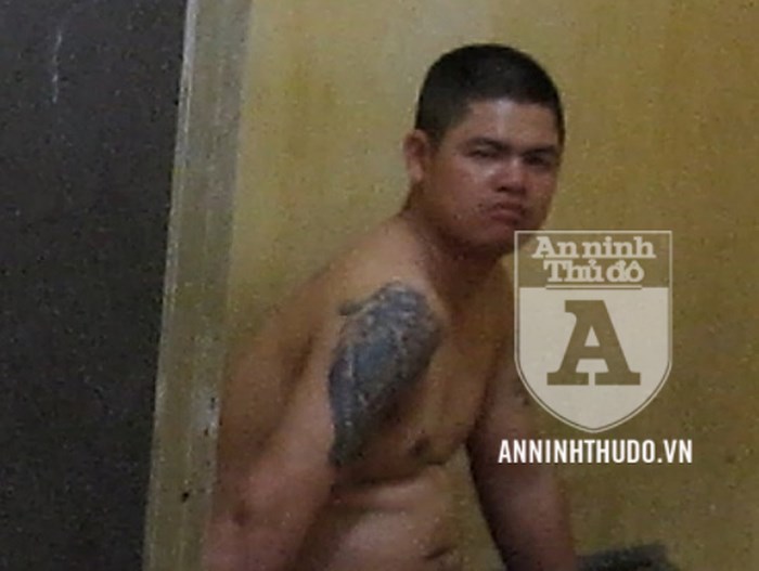 Khống chế kẻ ngáo đá hung hãn, đòi yêu người phụ nữ hơn 16 tuổi-2