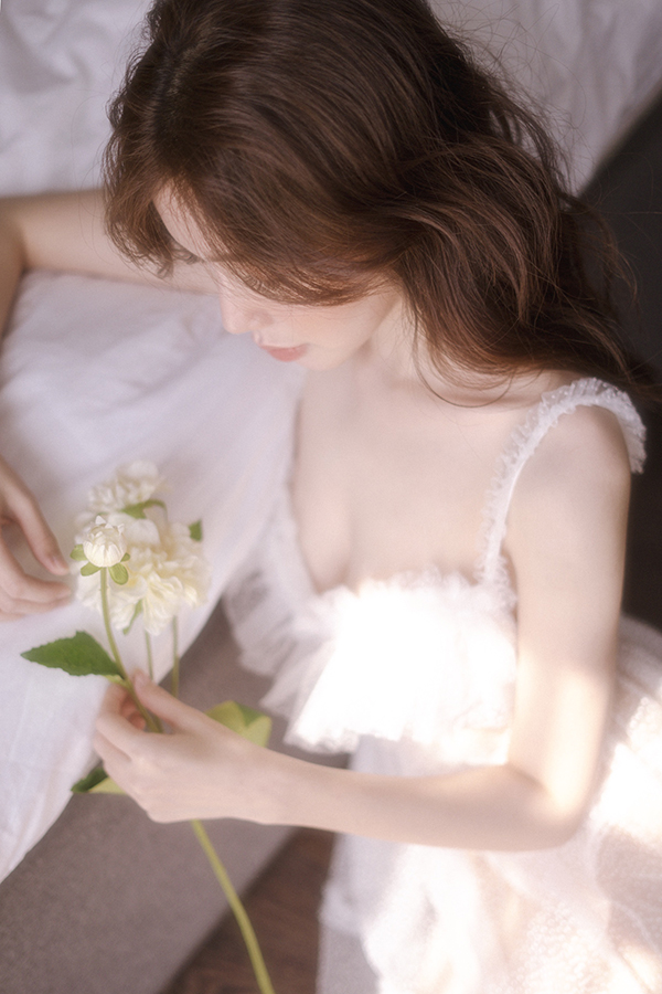 Elly Trần khoe vóc dáng nóng bỏng trong trang phục đồ ngủ-4